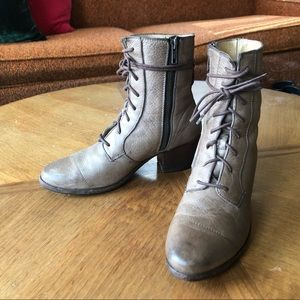 Frye Courtney Lace up - size 8